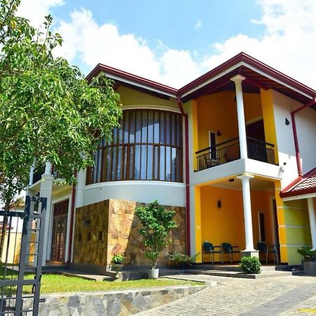 Bigcity Villa - Airport Transit Hotel คาตุนายากา ภายนอก รูปภาพ