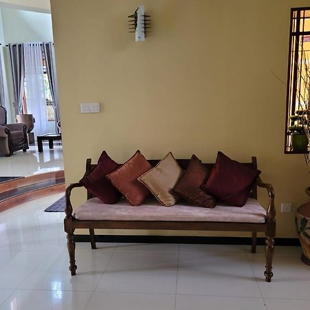 Bigcity Villa - Airport Transit Hotel คาตุนายากา ภายนอก รูปภาพ