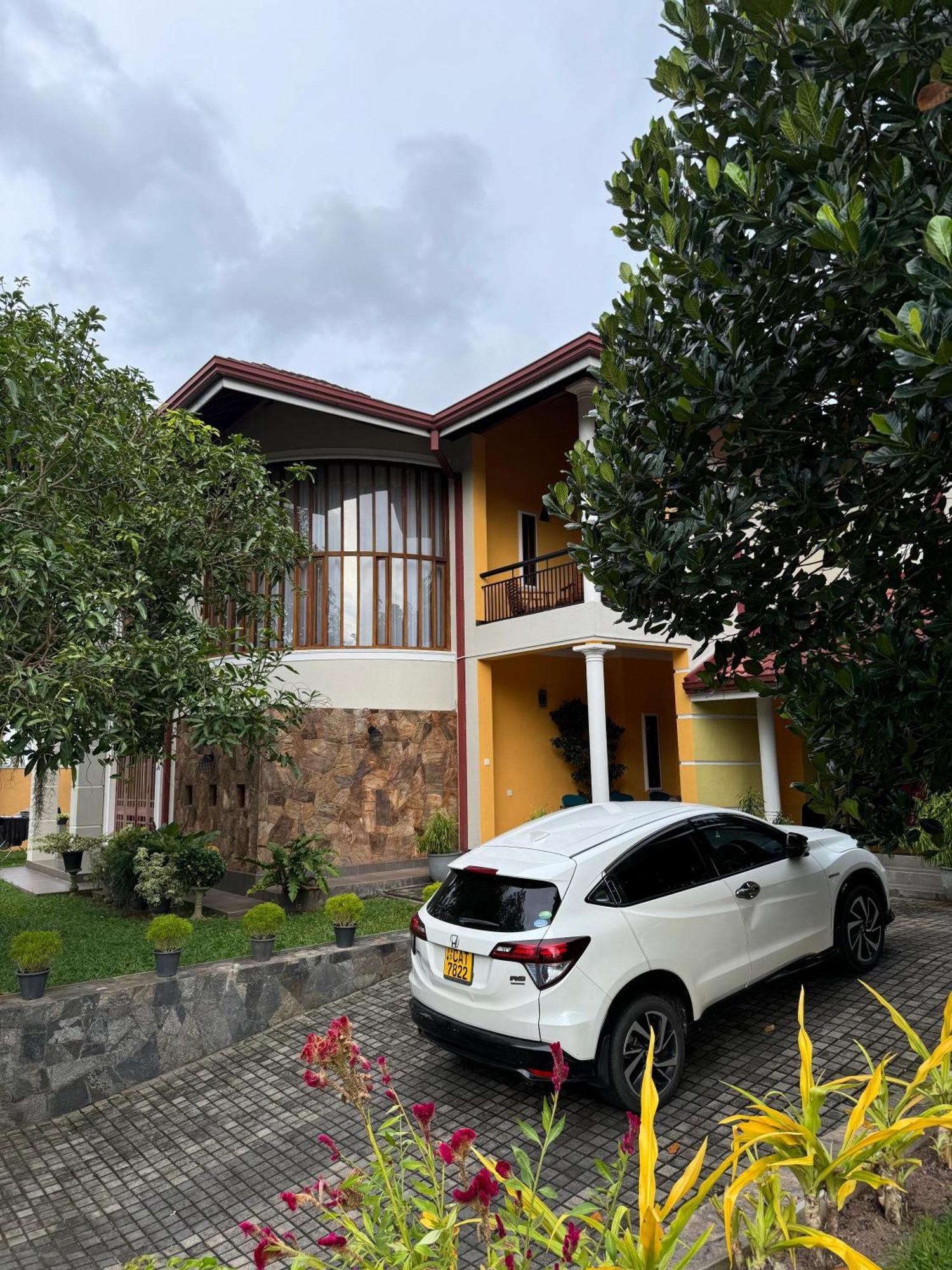 Bigcity Villa - Airport Transit Hotel คาตุนายากา ภายนอก รูปภาพ