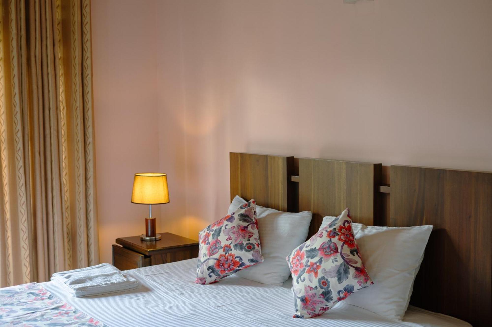 Bigcity Villa - Airport Transit Hotel คาตุนายากา ภายนอก รูปภาพ