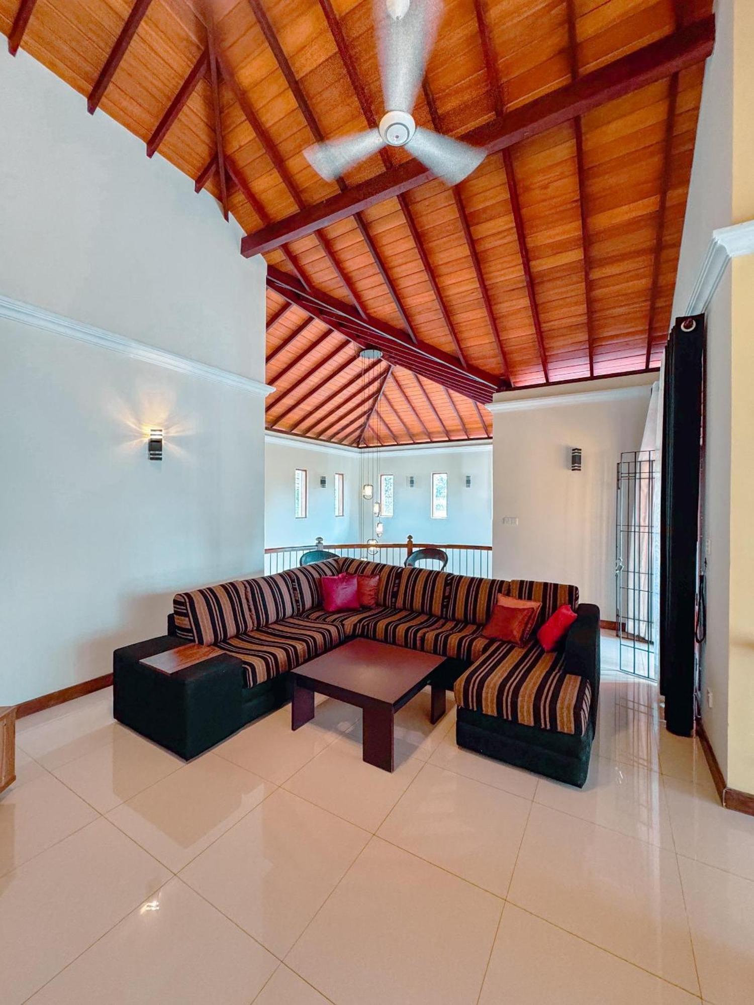 Bigcity Villa - Airport Transit Hotel คาตุนายากา ภายนอก รูปภาพ
