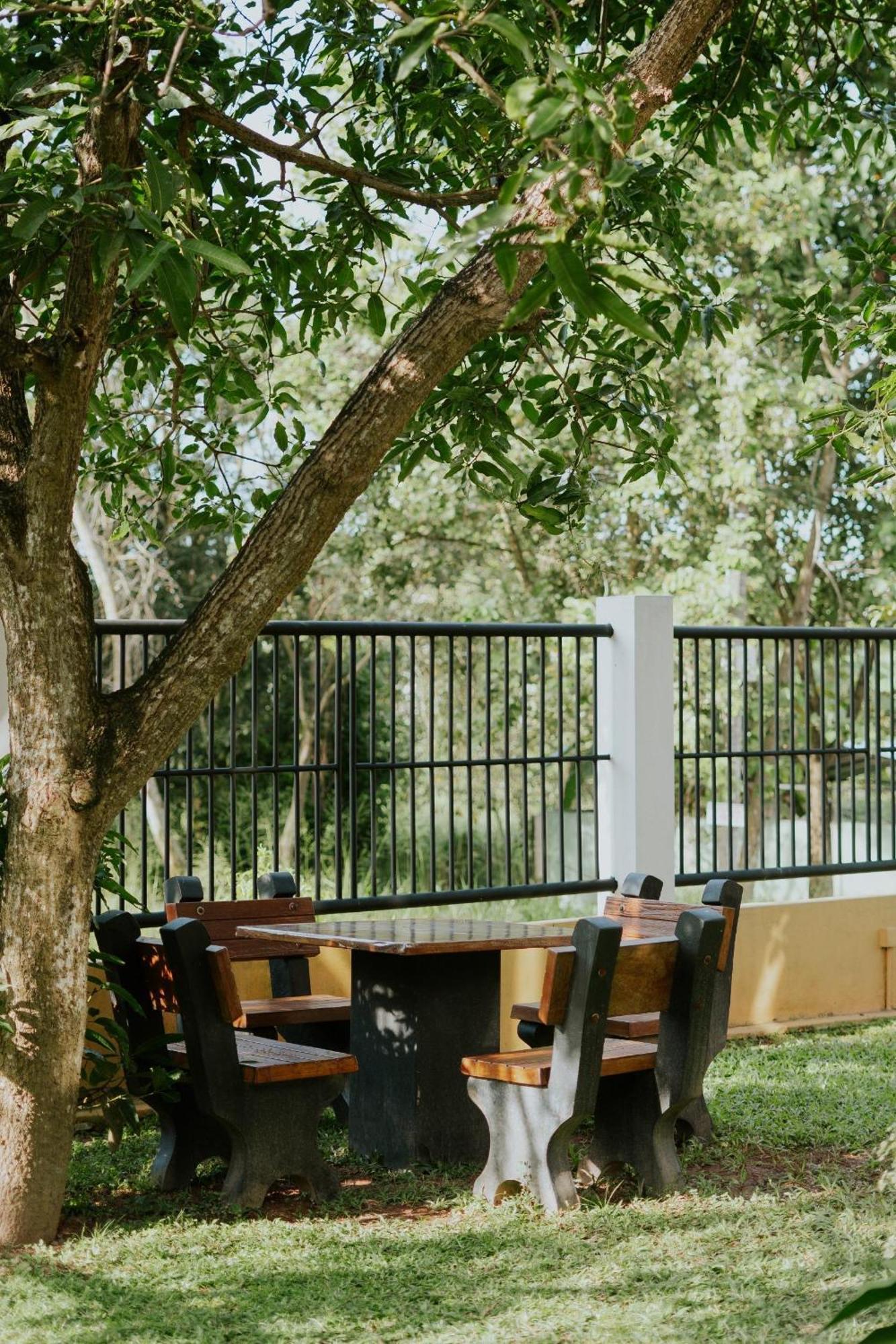 Bigcity Villa - Airport Transit Hotel คาตุนายากา ภายนอก รูปภาพ