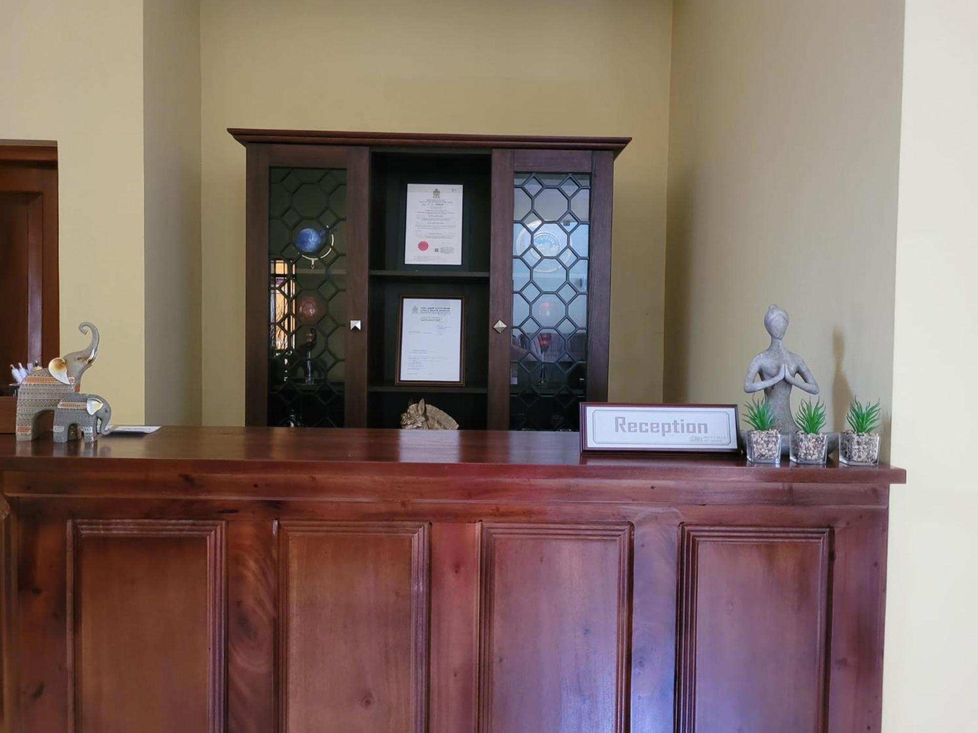 Bigcity Villa - Airport Transit Hotel คาตุนายากา ภายนอก รูปภาพ