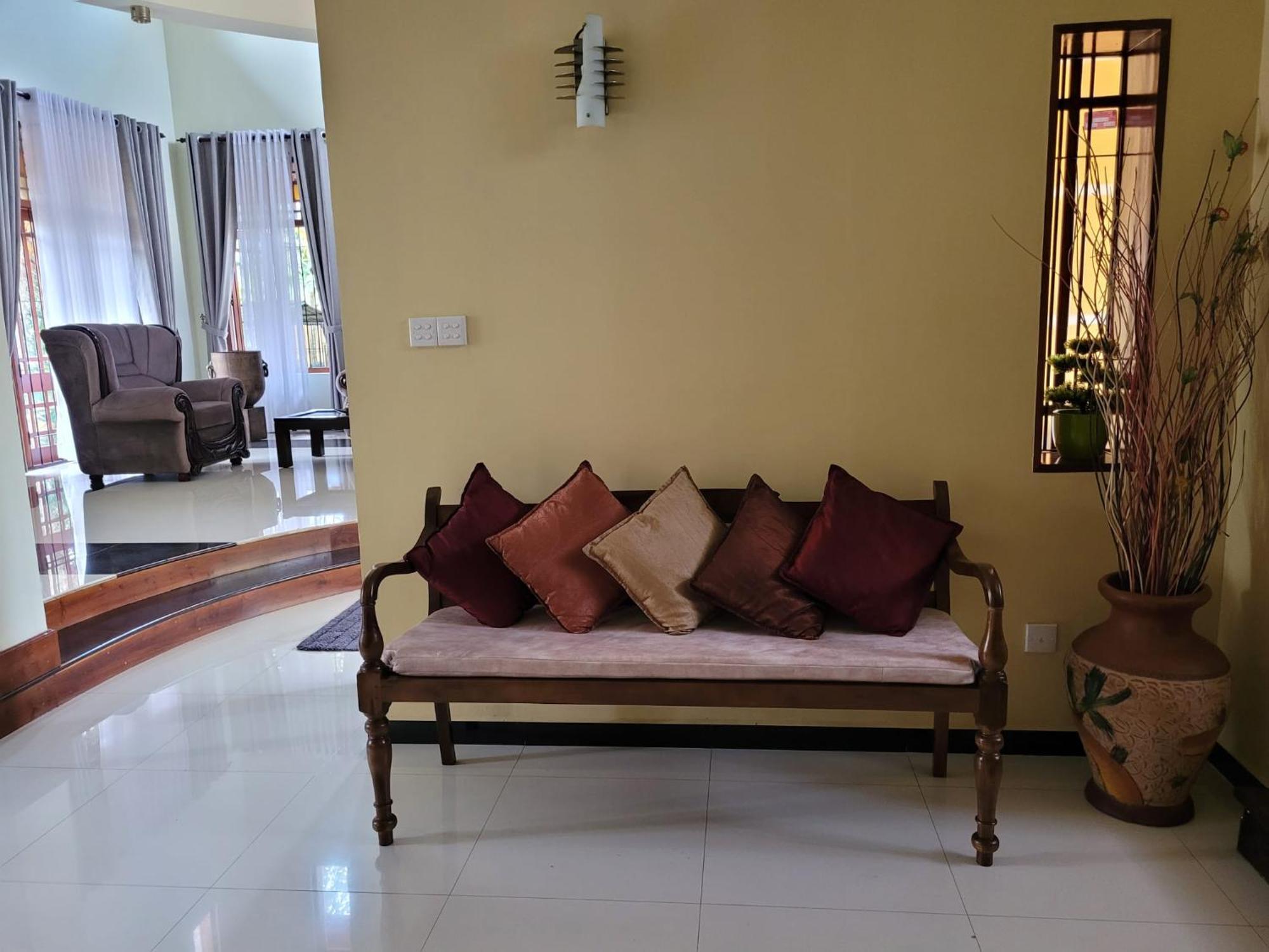 Bigcity Villa - Airport Transit Hotel คาตุนายากา ภายนอก รูปภาพ