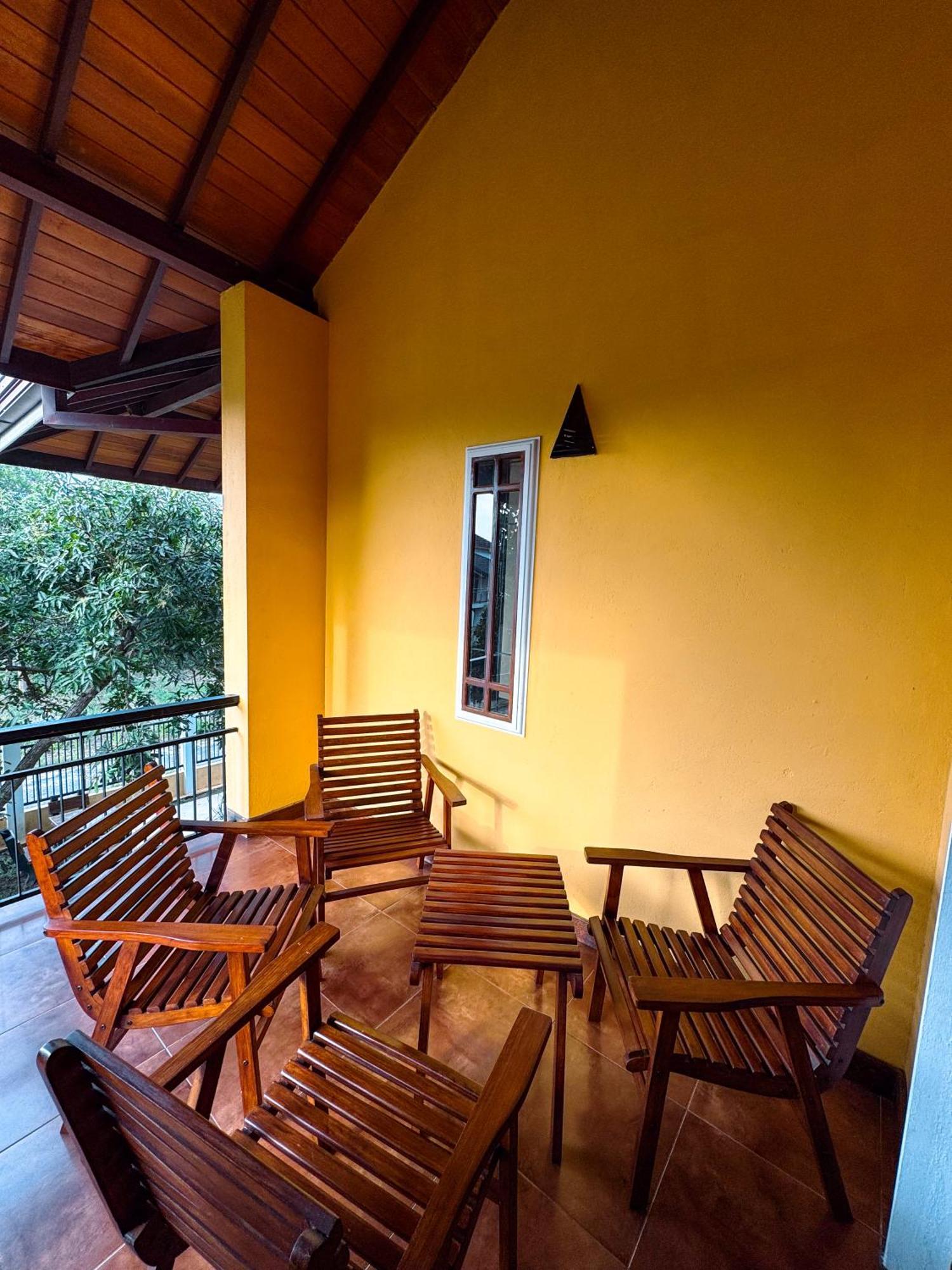 Bigcity Villa - Airport Transit Hotel คาตุนายากา ภายนอก รูปภาพ